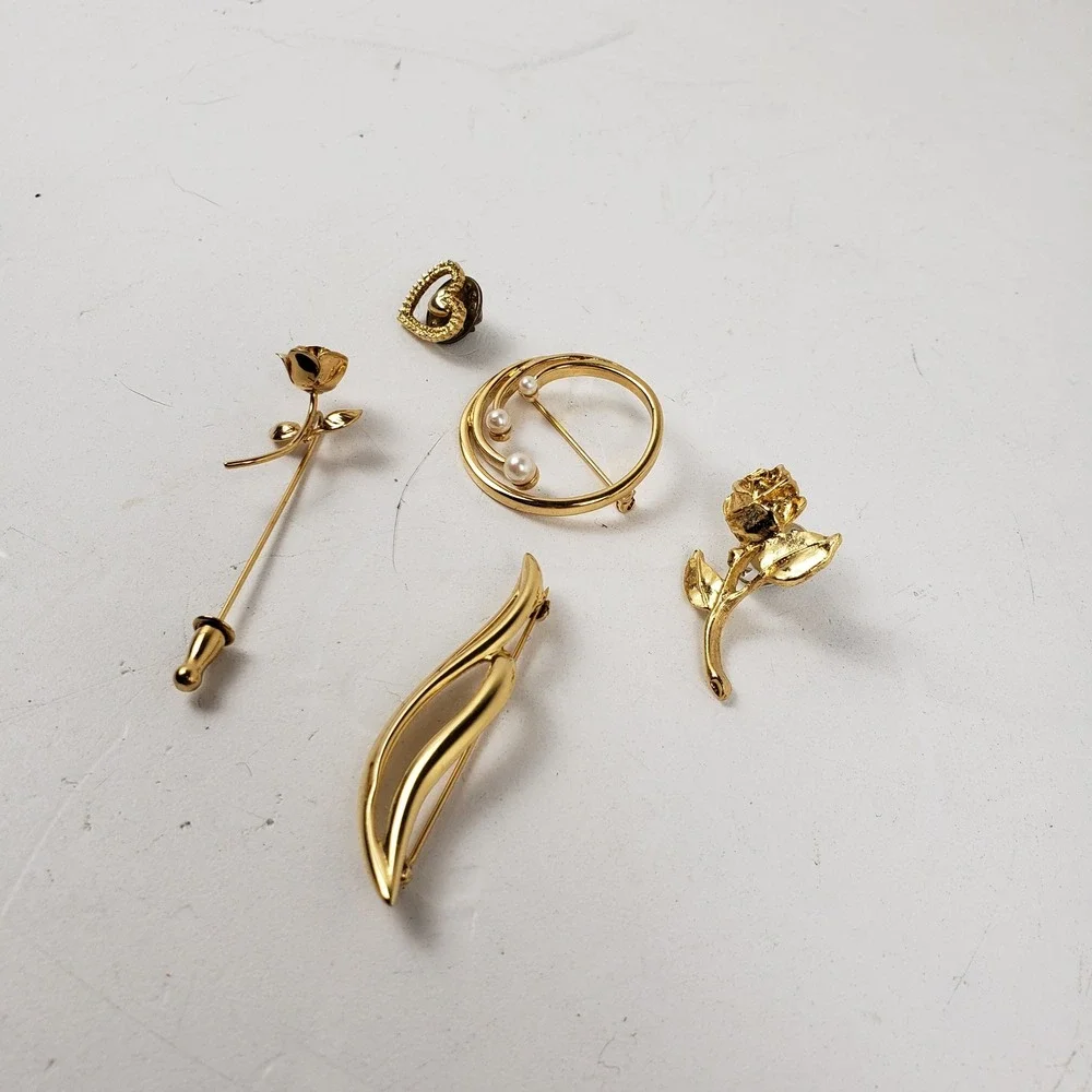 Vintage Gold Tone Brooch Pin Lot 5pc (2 Monet) Pearl Rose Heart Stick Pin Set